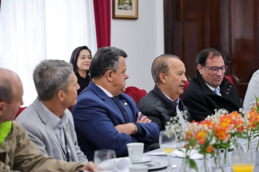 Deputado Naatz (PL) esteve em reunião com governador e autoridades estaduais. (Divulgação).