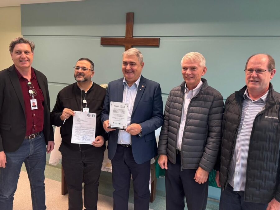 Lunelli entrega equipamentos ao Hospital Jaraguá