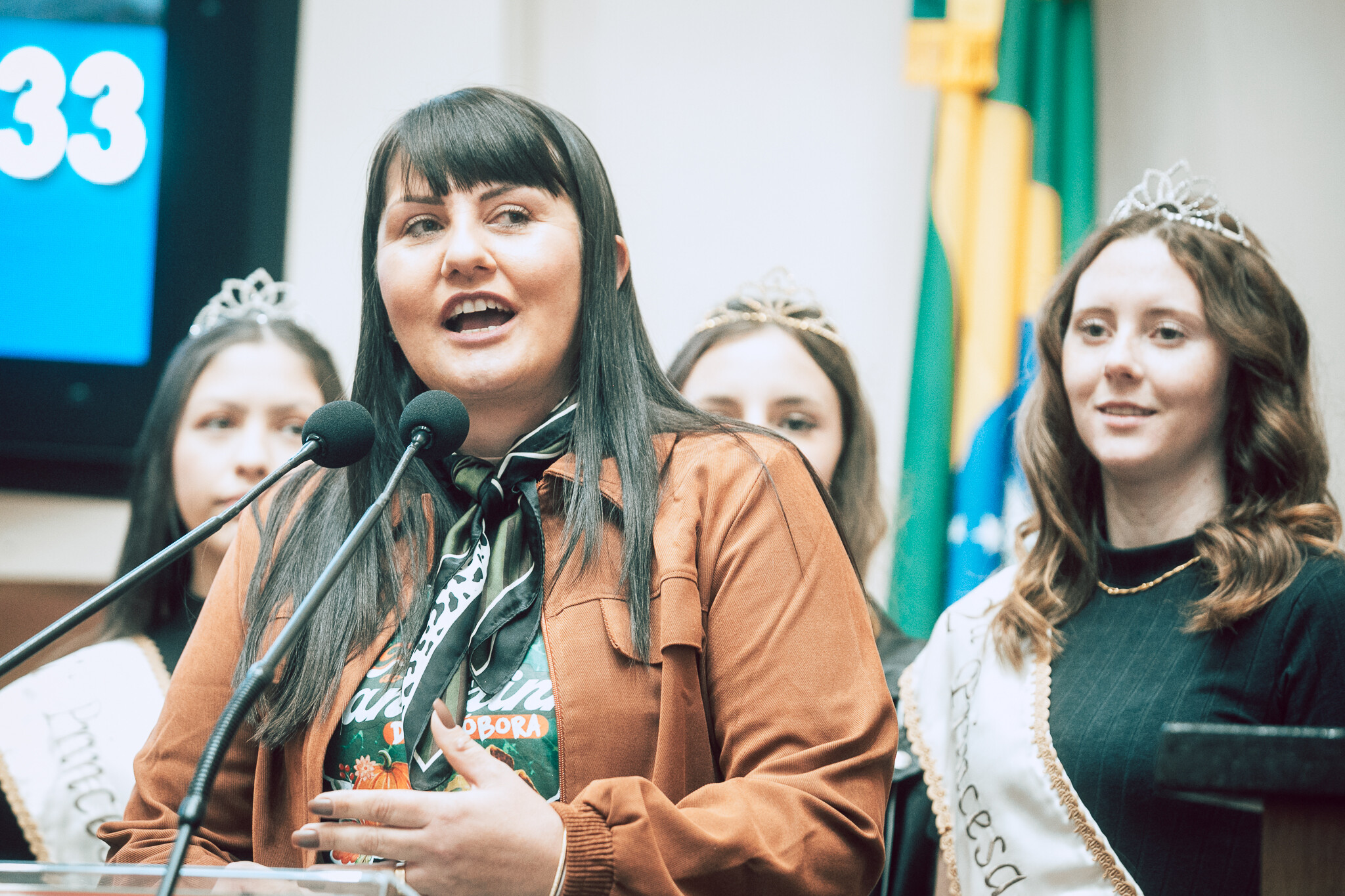 - Aline Ruthes - Prefeita de Major Vieira