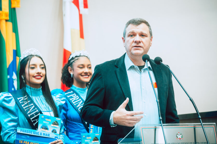 Prefeito Luiz Gustavo Neto e a realeza