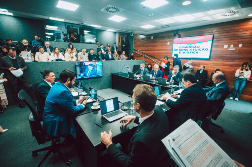 CCJ acata PL que autoriza empresas de energia a utilizarem valores da Cosip para melhoria das redes