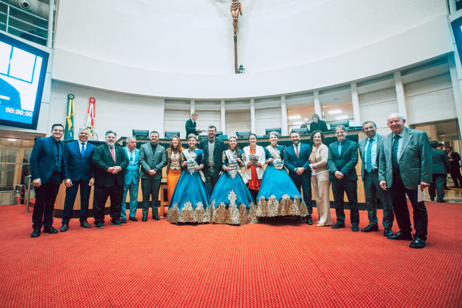 Parlamentares e a comitiva de Bocaina do Sul