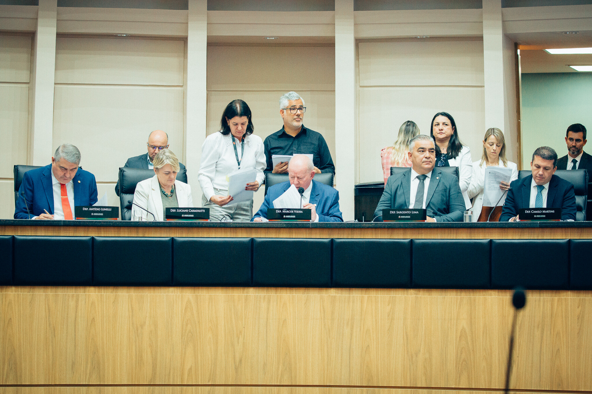 - Deputado Antídio Lunelli (MDB) 	
- Deputada Luciane Carminatti (PT) 		
- Deputado Marcos Vieira (PSDB)
 - Deputado Sargento Lima (PL) 	 - Deputado Camilo Martins (Podemos)