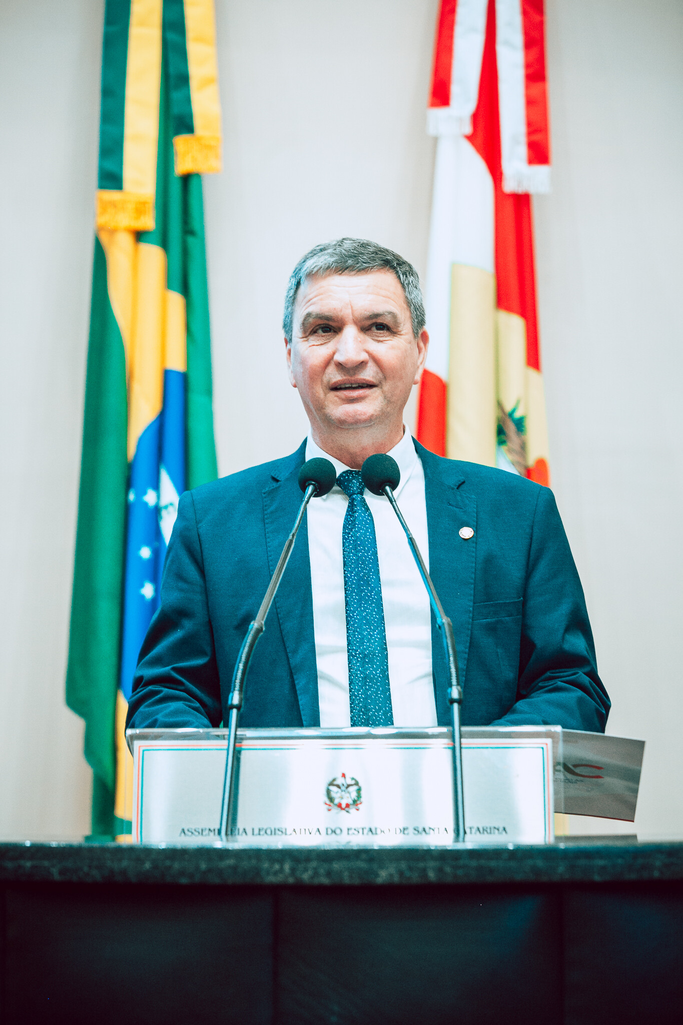 - Deputado Adilson Girard (MDB)