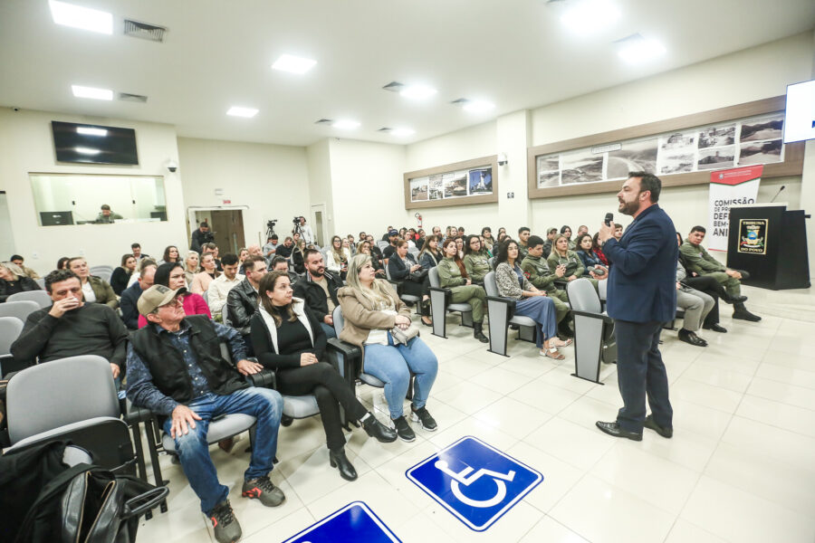 O debate aconteceu na Câmara de Vereadores de Itapema