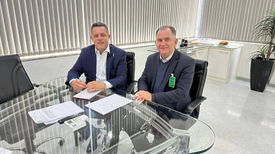 Deputado Naatz em reunião com o prefeito Manoel Pereira( Maneca), de Rio do Sul. Foto: Divulgação