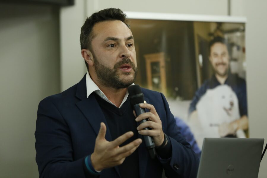 Deputado Marcius Machado.
