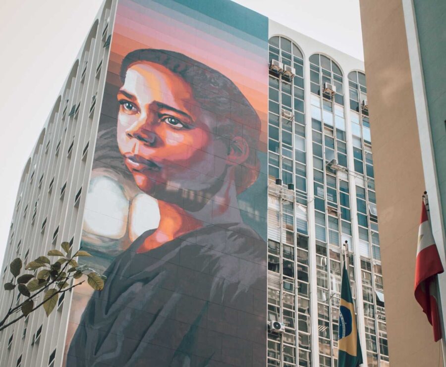 Mural de Antonieta de Barros em prédio no Centro de Florianópolis.