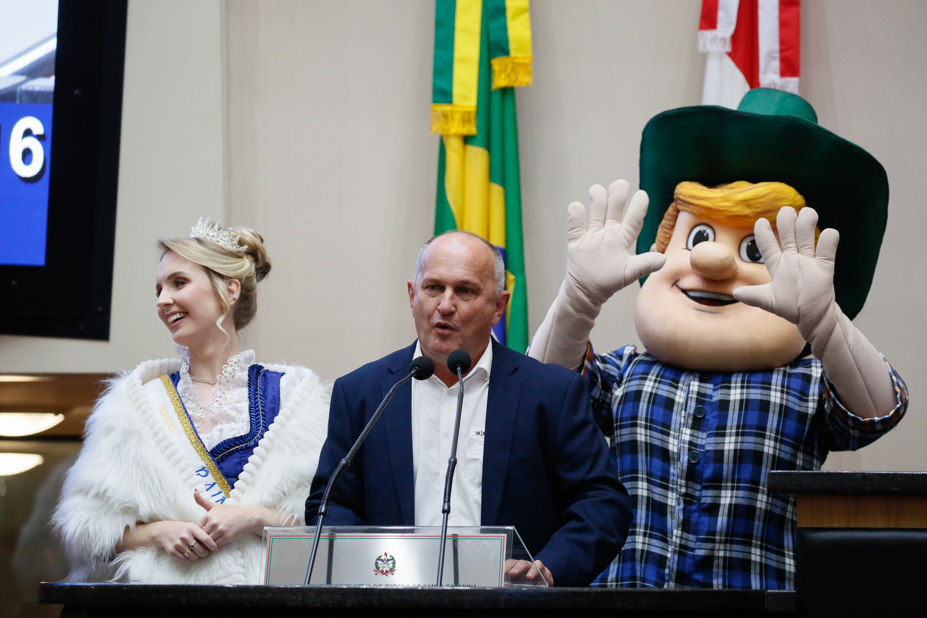 - Alceu Gilmar Moretti - Secretário de obras