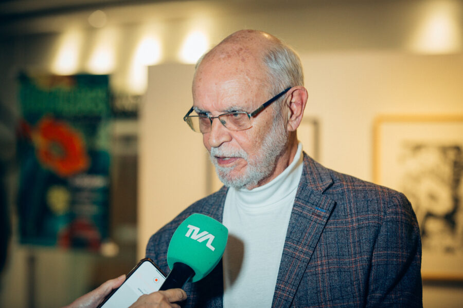 George Peixoto, autor da exposição FlorAções.