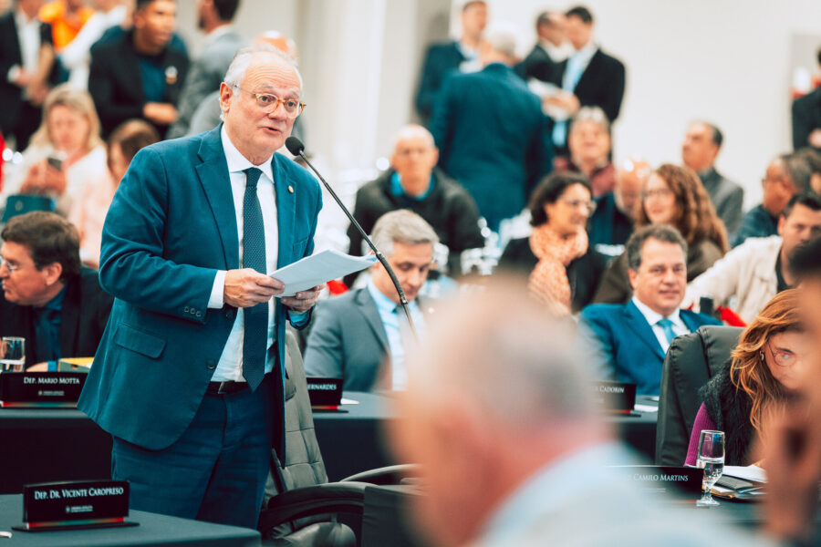 CCJ  aprova projeto de Dr. Vicente que garante matrícula antecipada para estudantes com deficiência