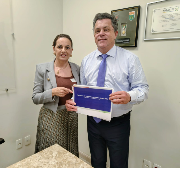 Deputado esteve reunido com Nilza Simas, da Secretaria de Estado da  Saúde FOTO:  Divulgação