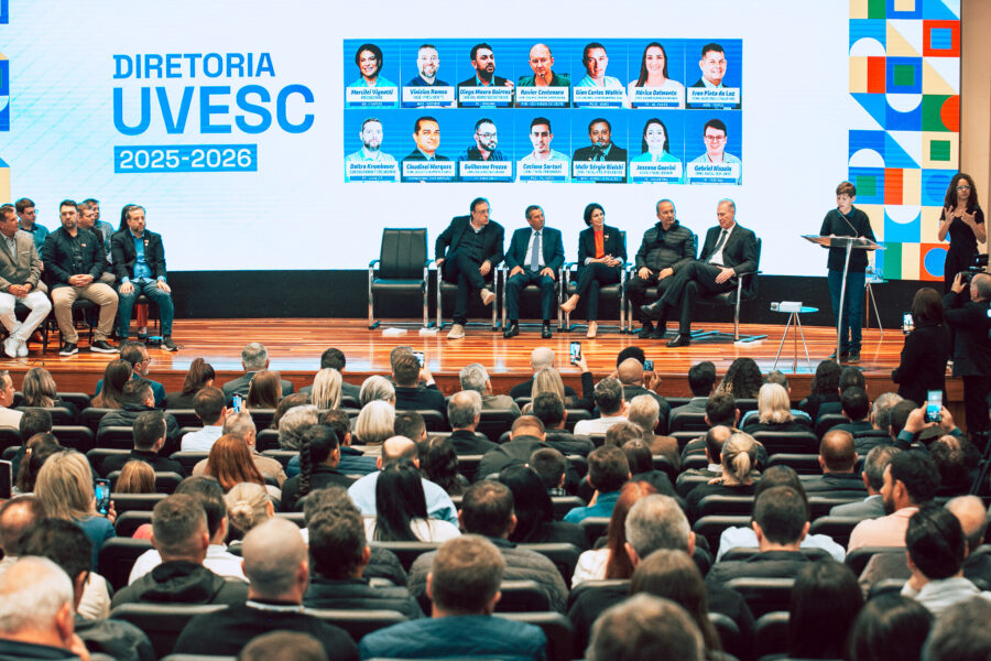 Evento contou com a presença de representantes de diversos poderes e órgãos públicos.