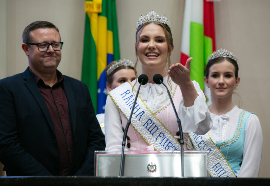 Rainha da Expofortuna, Milena Vandresen, prefeito Lindomar Baullmann, 1ª e 2ª princesas