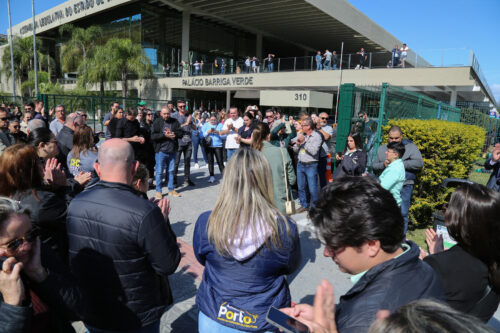 Centros de Formação de Condutores protestam contra vigência de portaria do Detran