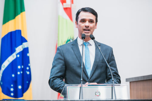 Marcos da Rosa propõe lei para combater uso de cigarros eletrônicos nas escolas catarinenses