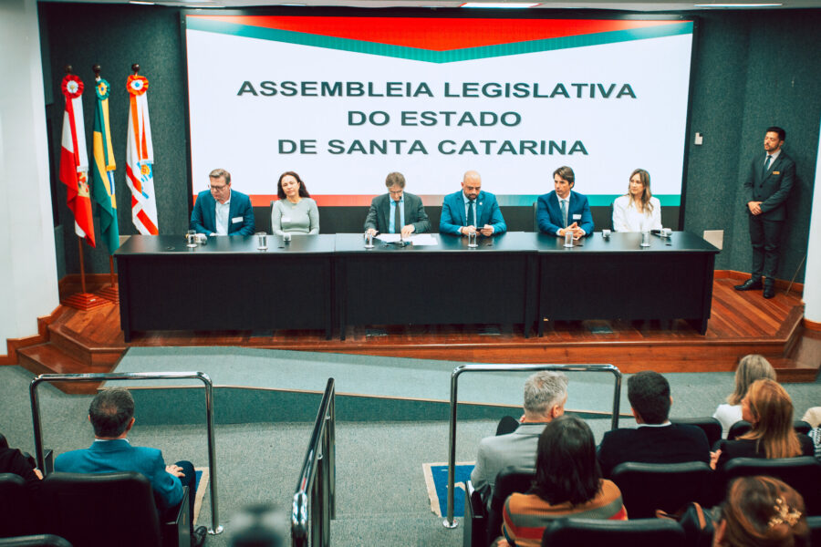 O debate aconteceu no Plenarinho da Alesc.