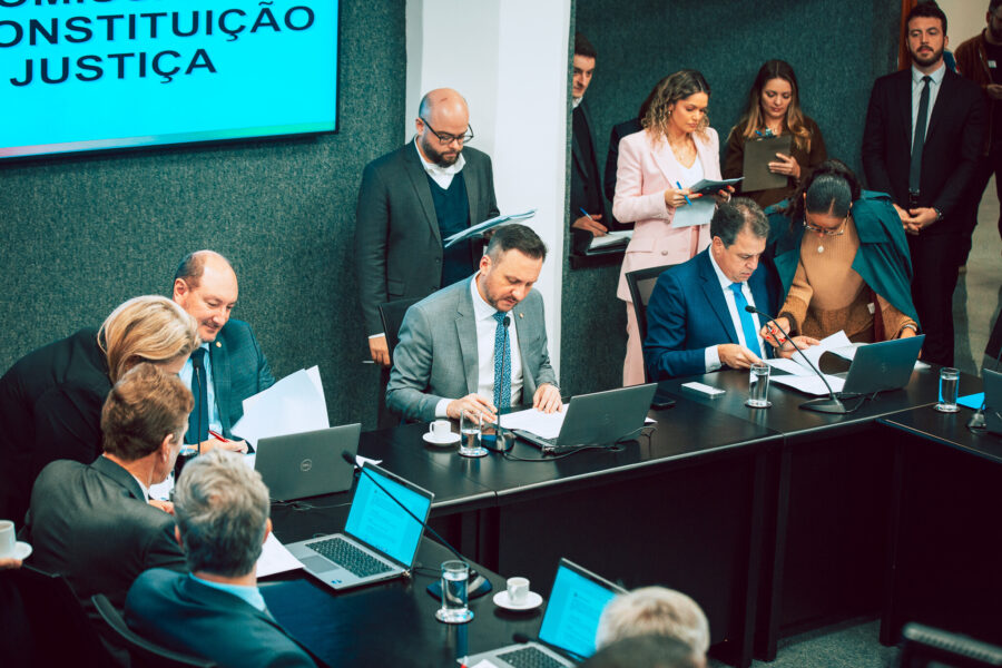 A CCJ é presidida pelo deputado Pepê Collaço.