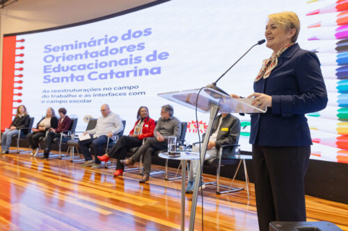 Seminário discute transformações do campo do trabalho e seus impactos na escola