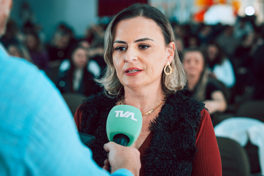 Fabiana de Melo Giacomini Garcez, pedagoga com habilitação em Psicopedagogia.