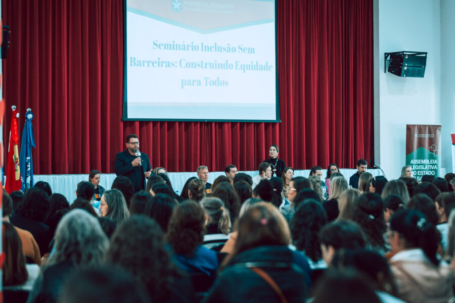 O seminário aconteceu no Centro Cultural Multiuso Dimas Schlickmann, em São Ludgero.