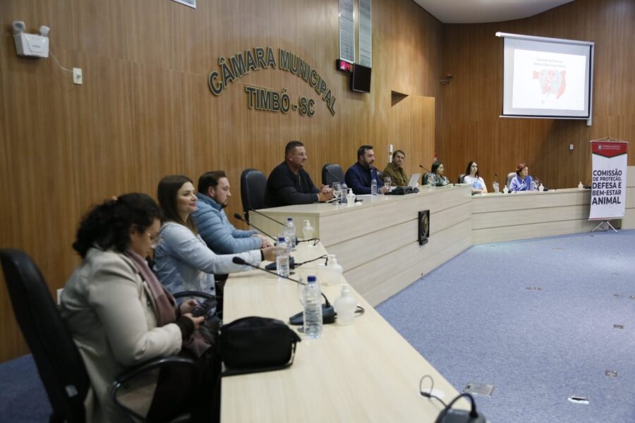Mesa de debatedores.