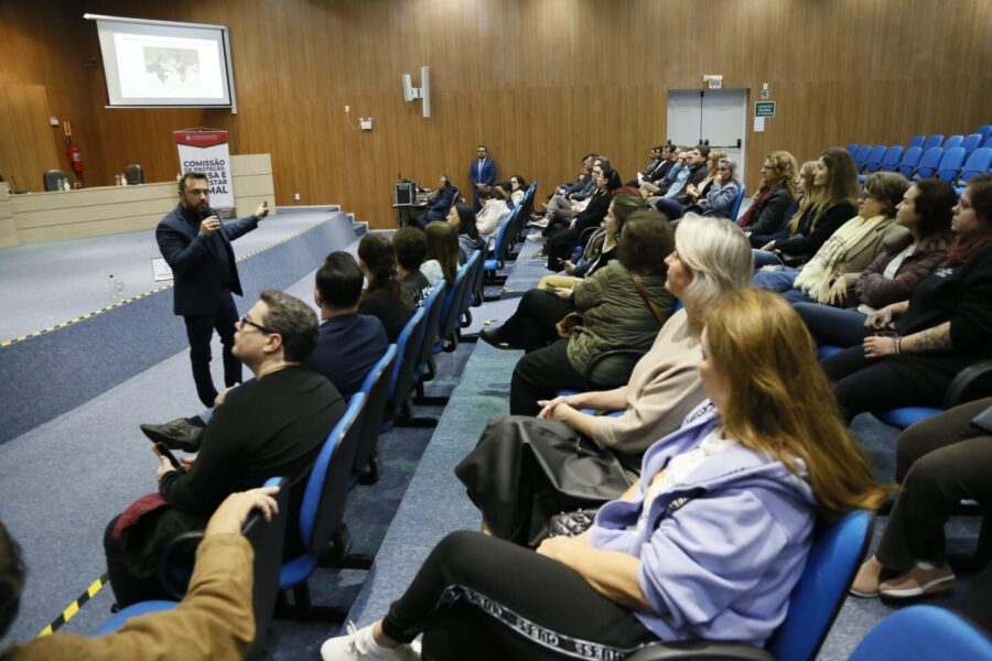 O evento contou com a participação de diversas lideranças políticas e representantes de entidades sociais.