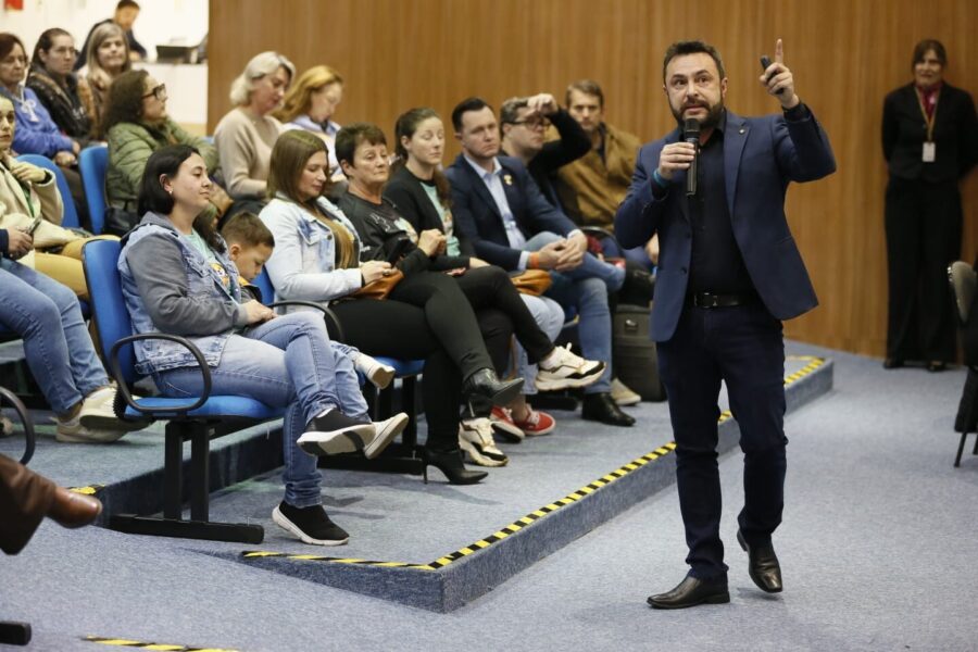 Durante a audiência também foi discutido o programa Pet Levado a Sério, lançado pelo Executivo em abril deste ano.