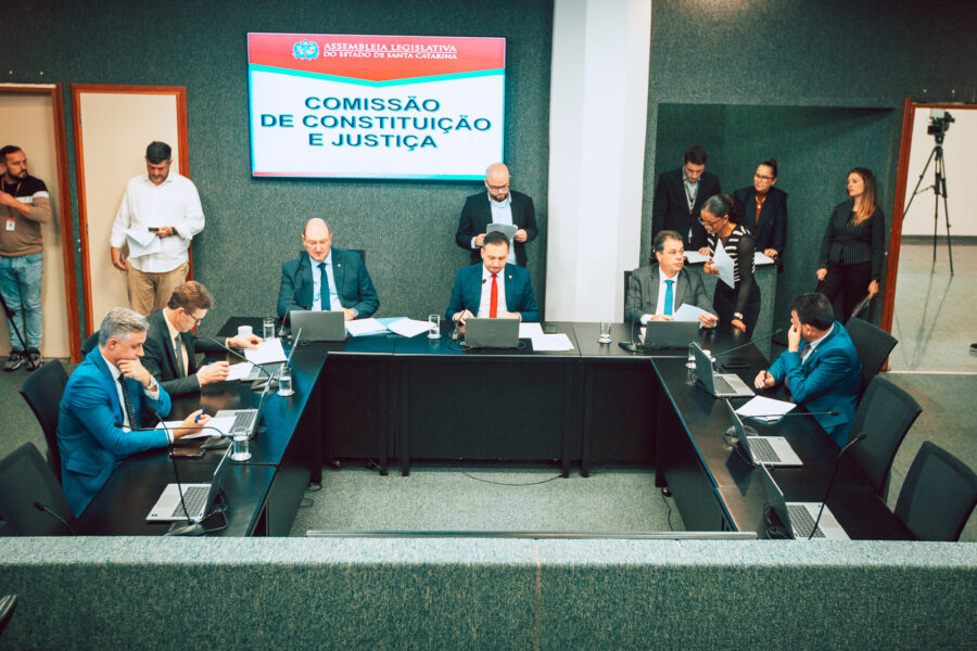 A CCJ é presidida pelo deputado Pepê Collaço.