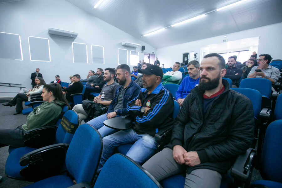 Dirigentes esportivos de vários municípios prestigiaram a audiência