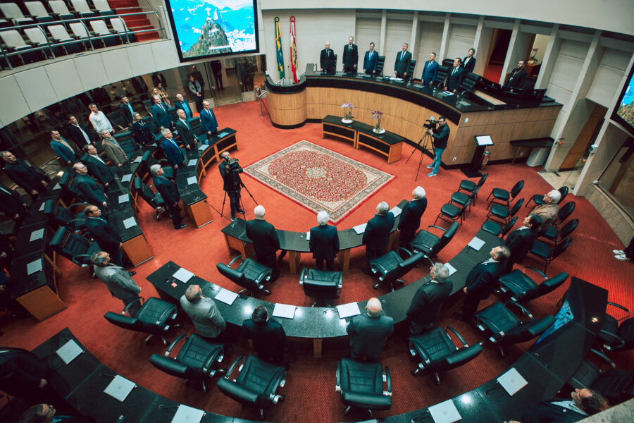 A sessão aconteceu no Plenário da Alesc.