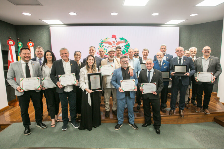 A solenidade celebrou os 30 anos da  Associação Brasileira de Bares e Restaurantes em Santa Catarina.