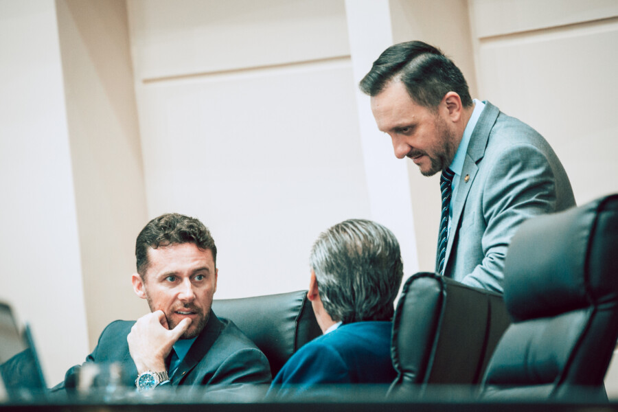 - Deputado Fernando Krelling (MDB) 	 - Deputado Pepê Collaço (PP)