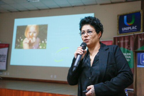 Raquele Gomes Velho