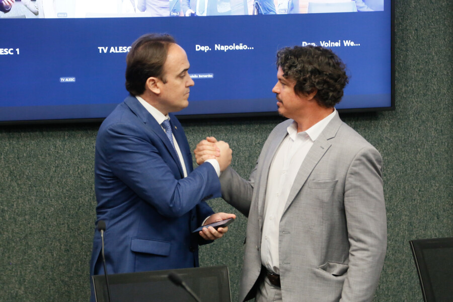 - Deputado Carlos Humberto (PL)
 - Deputado Marquito (PSOL)