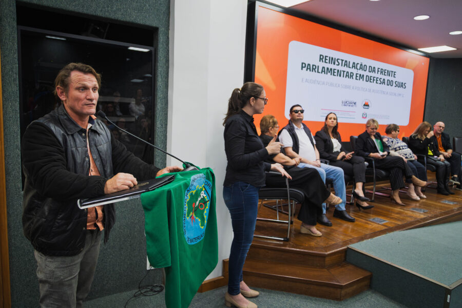 Representante do Movimento Nacional de Catadores de Materiais Recicláveis.
