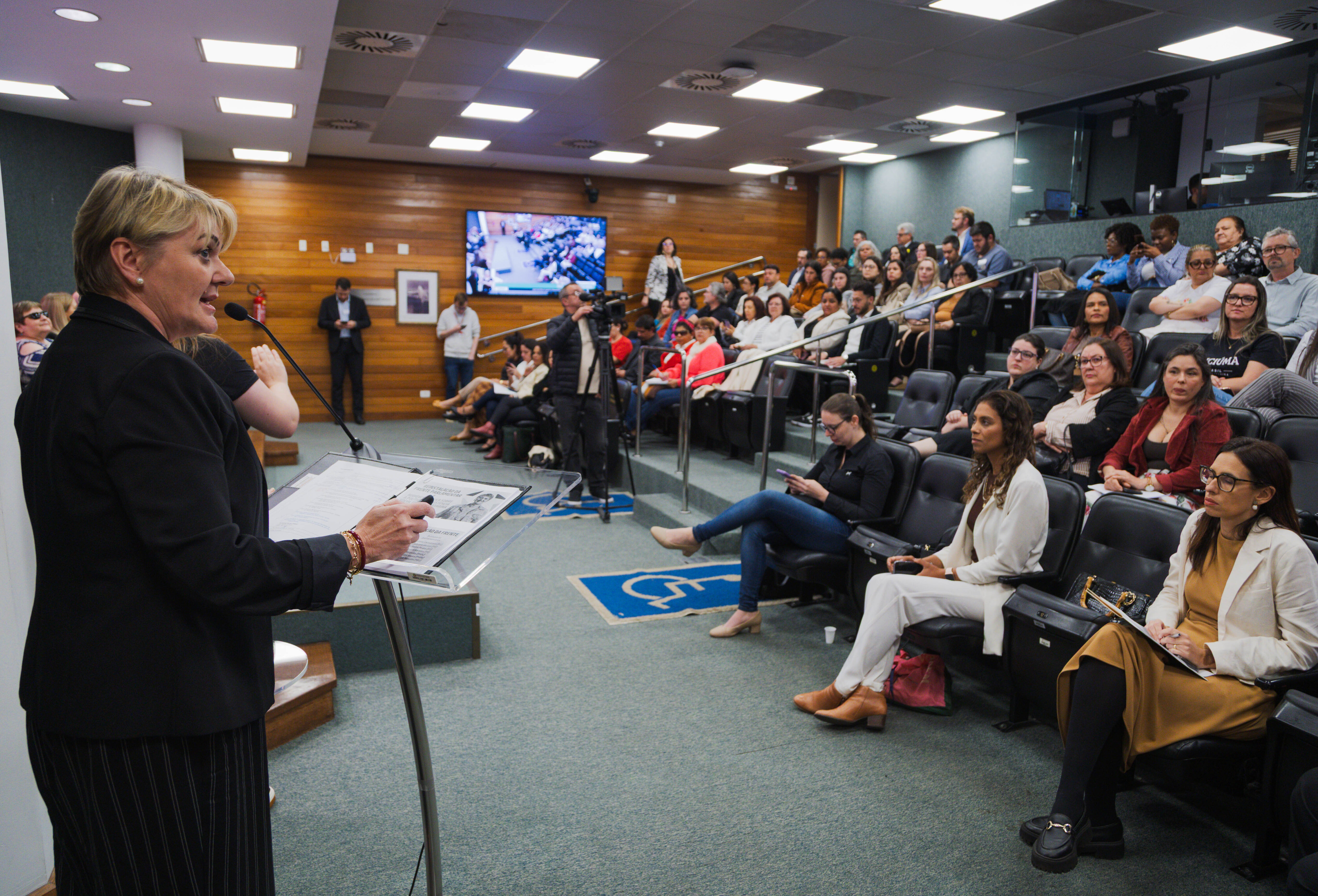 - Deputada Luciane Carminatti (PT)