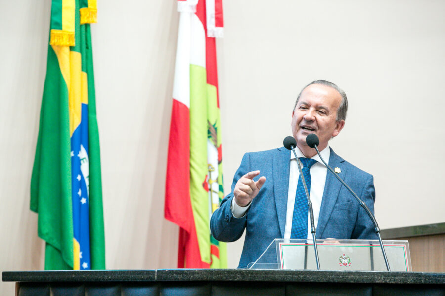 Governador Jorginho Mello.