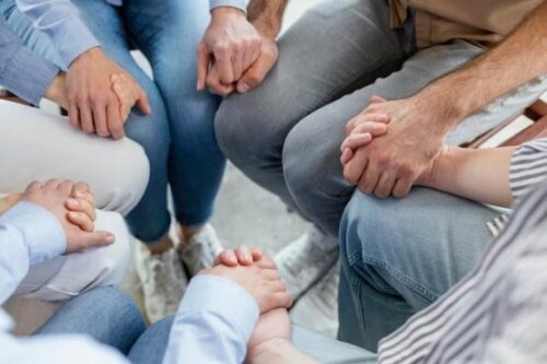 Grupos reflexivos para homens visam prevenir e reduzir a reincidência de agressões