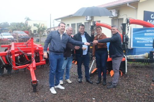 Minotto viabiliza R$ 500 mil em equipamentos para a agricultura de São João do Sul