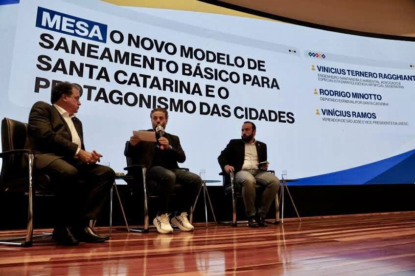 Rodrigo Minotto reforça debate sobre saneamento básico em SC durante seminário da Uvesc