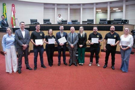 Maurício Eskudlark propõe homenagens a policiais