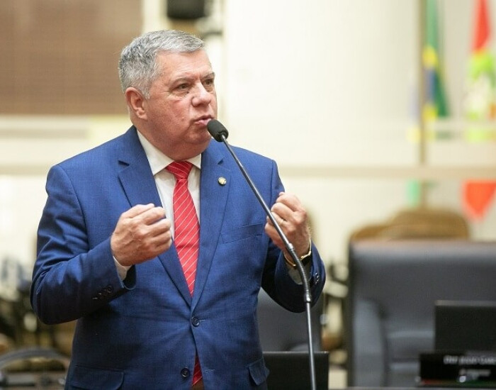 Mário Motta propõe programa de saúde mental para professores em SC