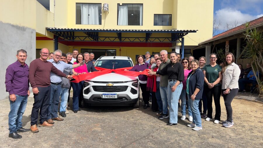 Tiago Zilli entrega carro à Apae de São João do Sul e anuncia novos apoios a entidades sociais