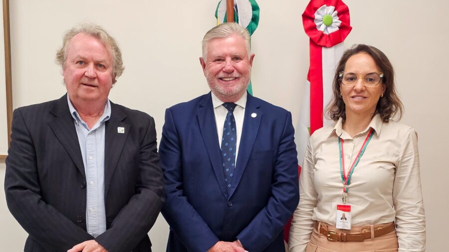 Presidente da Acil, Antonio Wiggers, deputado Berlanda e assessora