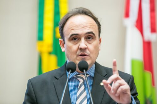 Comissão de Meio Ambiente recebe gestor de Saneamento de Balneário Camboriú