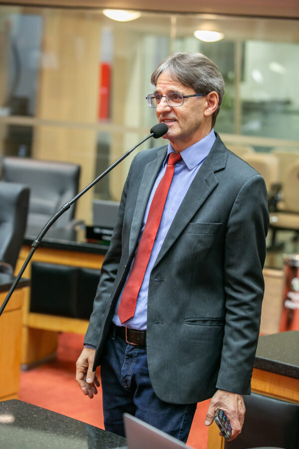 Deputado Neodi Saretta.