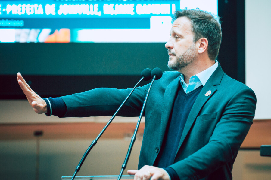 - Adriano Silva - Prefeito de Joinville SC