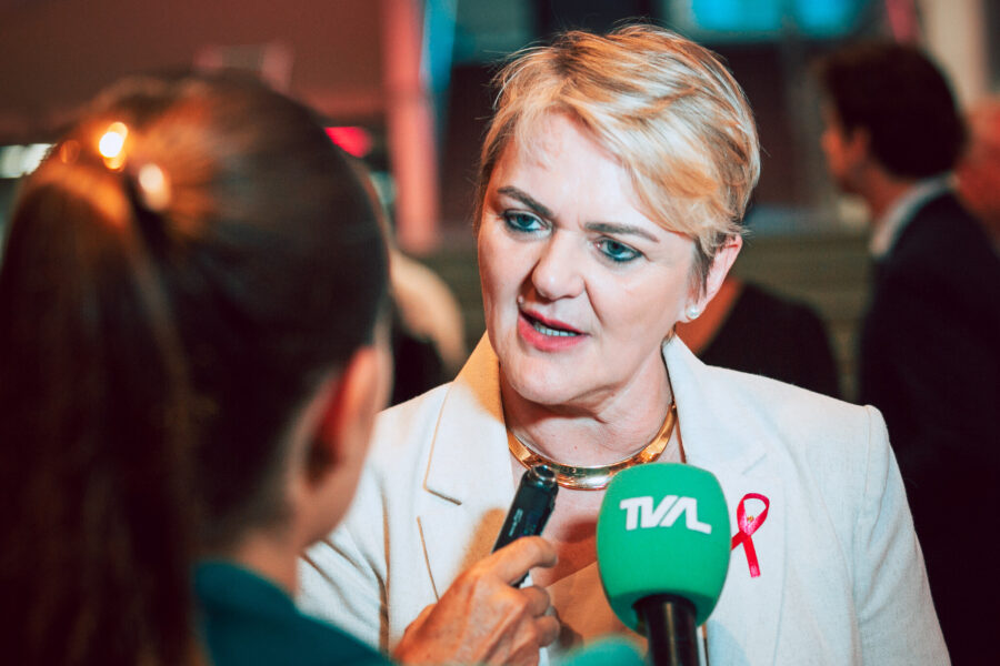 Deputada Luciane Carminatti.