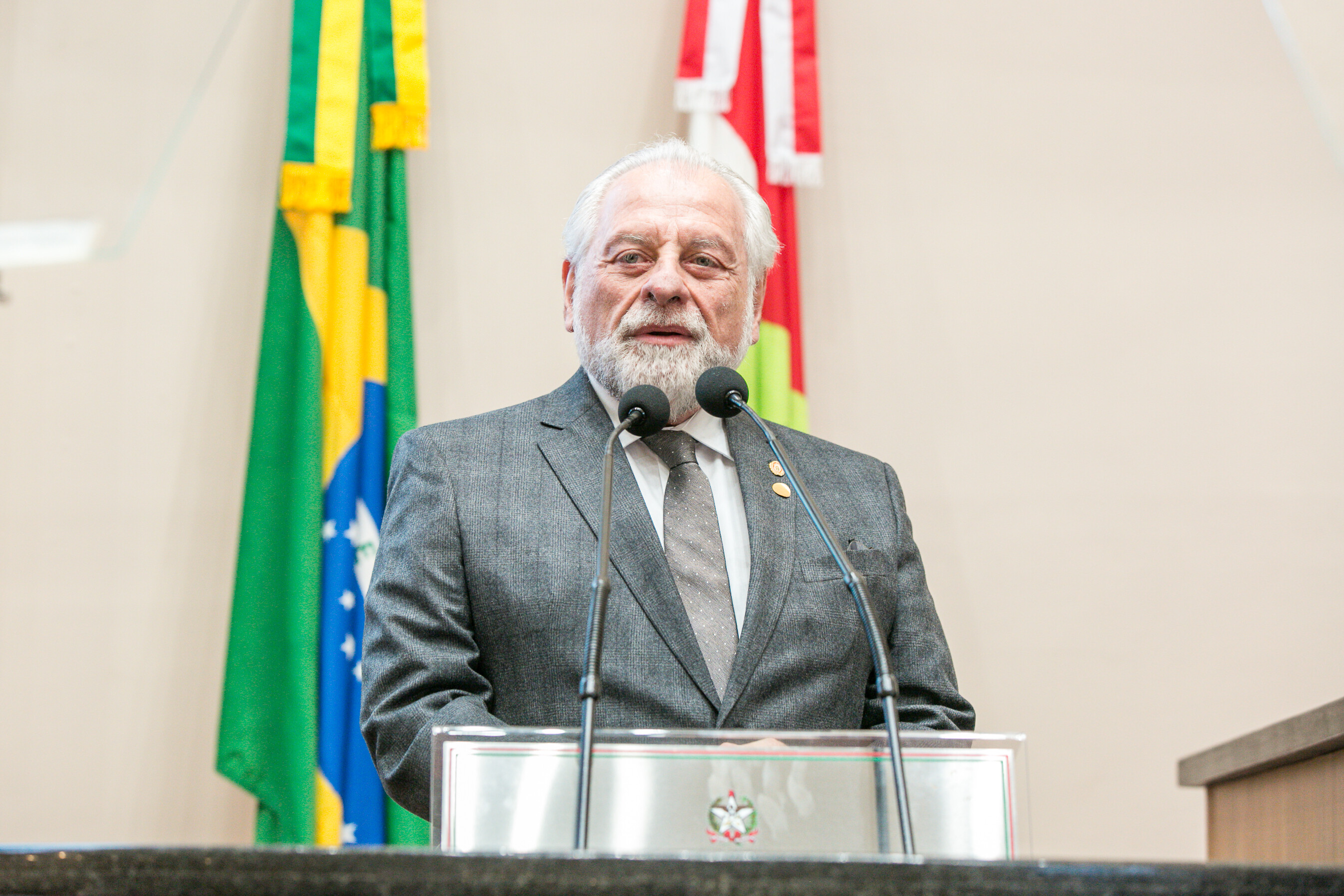 - Dr. Anastácio Kotzias Neto - Presidente da ACAMESC.